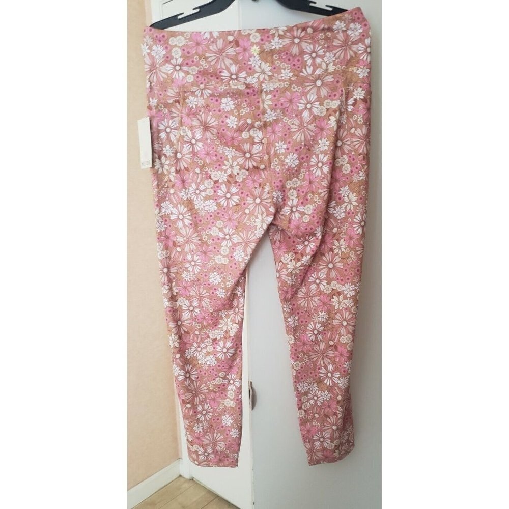 NWT KENSIE PERFORMANCE CARAMEL VINTAGE FLORAL POCKET LEGGING SZ 1X - Picture 3 of 6